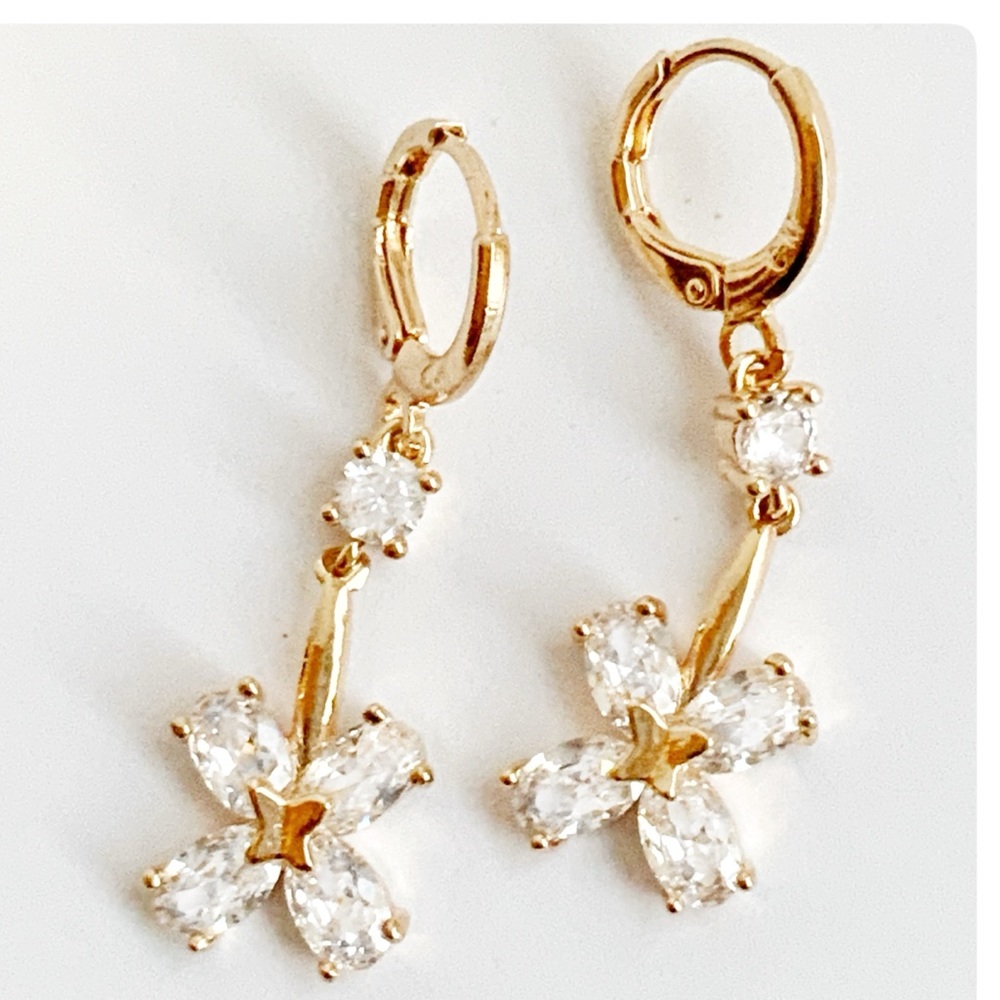 🆕 Beautiful Dainty 14k Diamond Floral Drop Hoop Dangle Earrings NWT